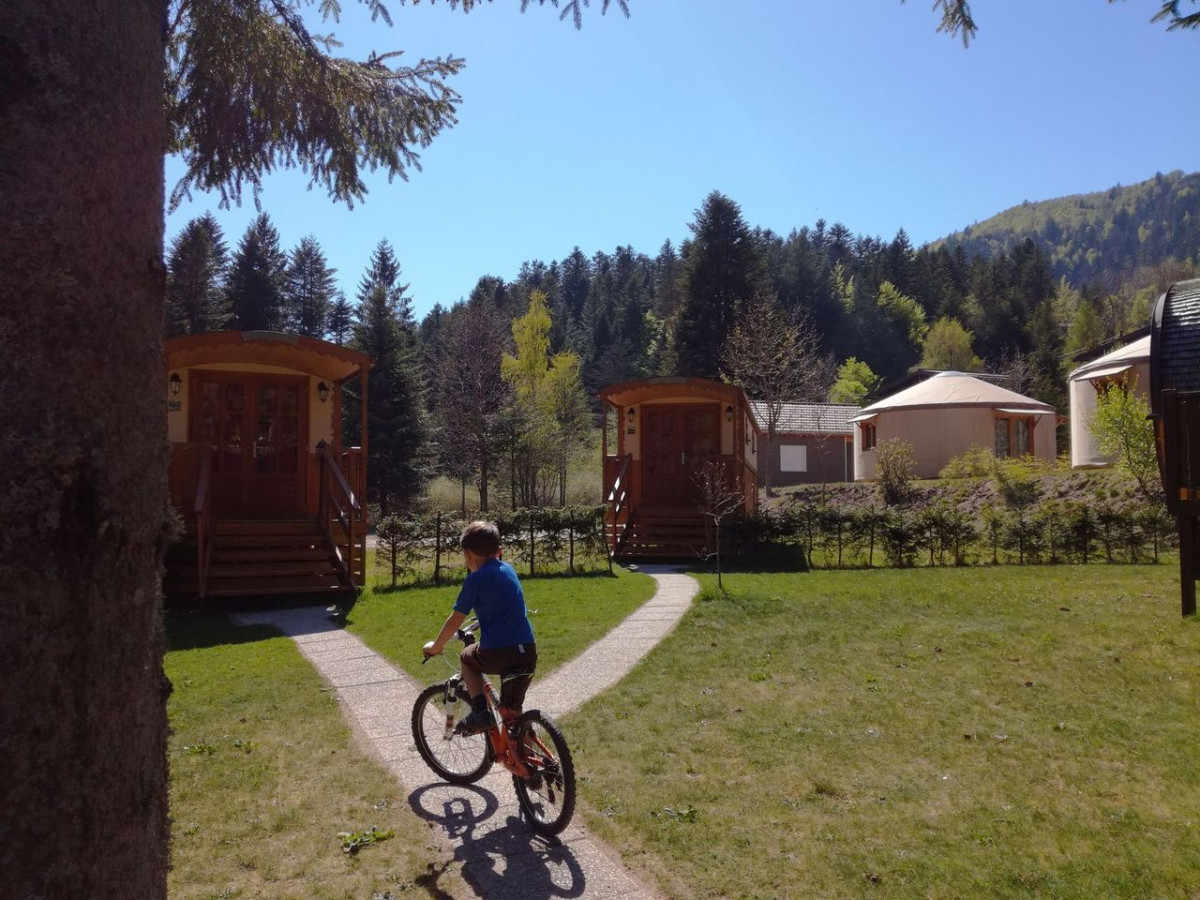 camping-belle-hutte-la-bresse-10