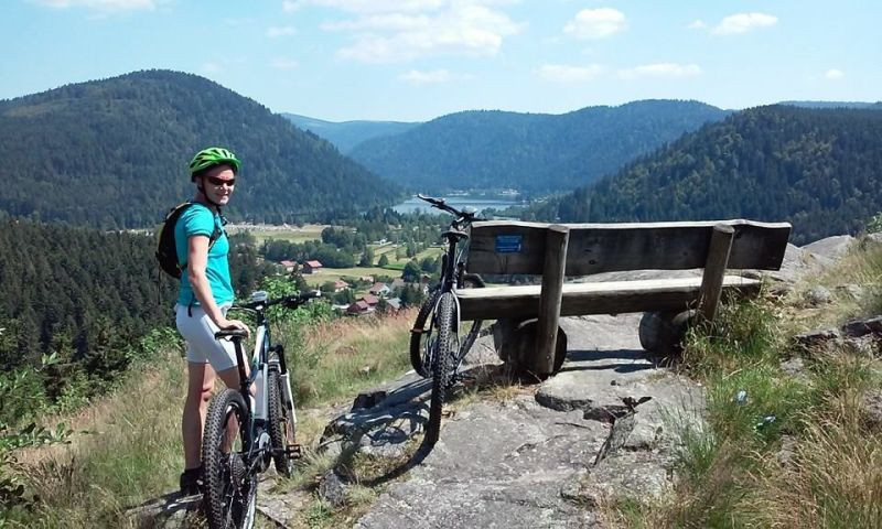 Gambaladons-moniteurs-vtt-electriques-la-bresse-1