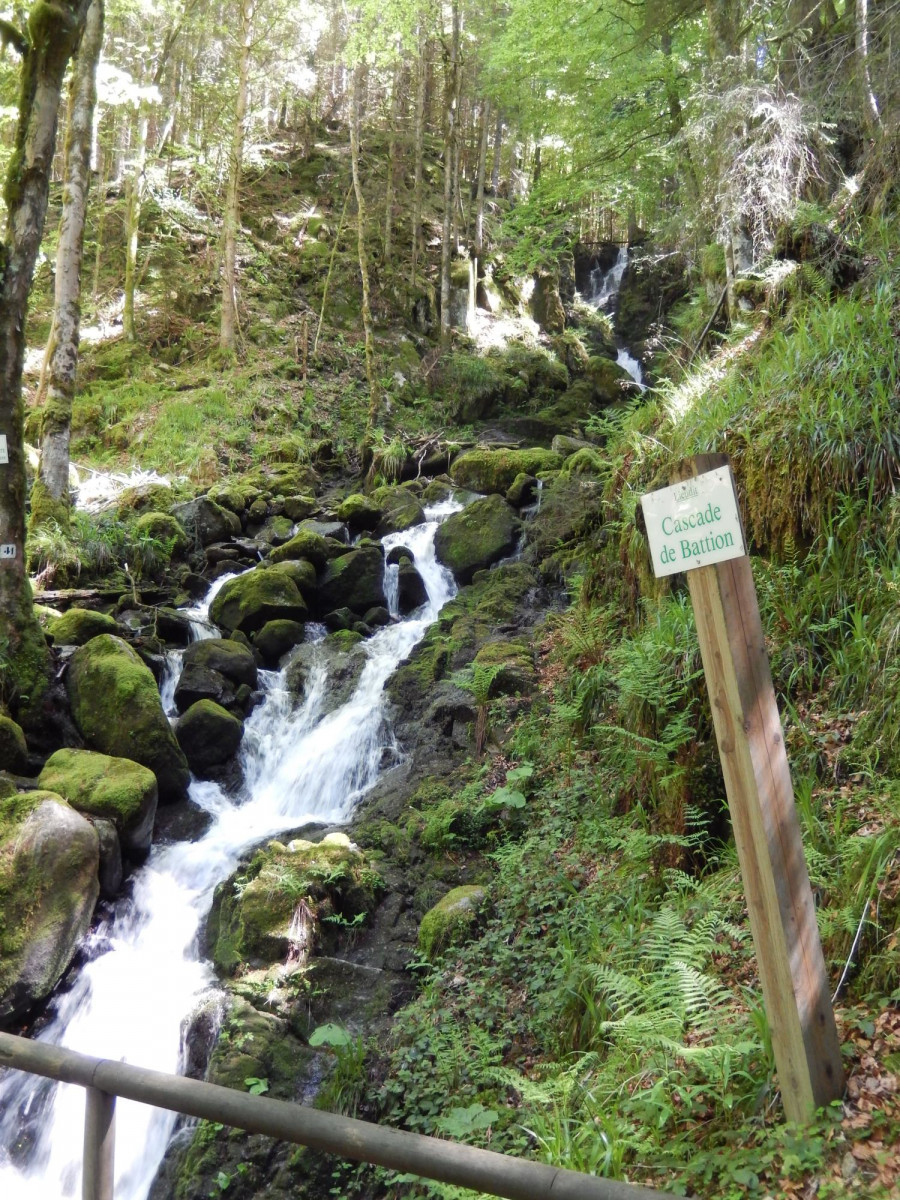 cascade-de-battion-site-naturel-rochesson-1