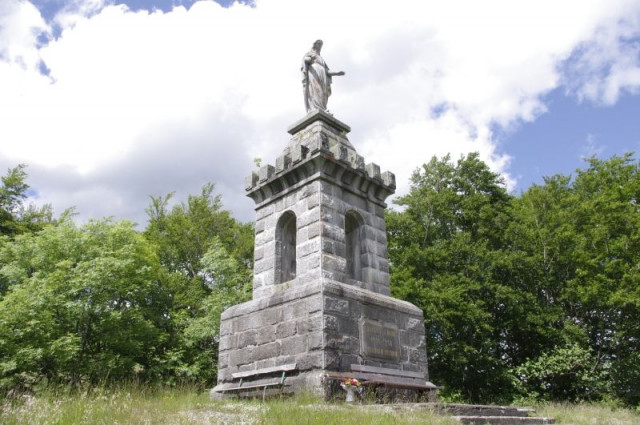 monument-vierge-chastelat-la-bresse-1