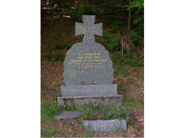 monument-collet-mansuy-la-bresse1