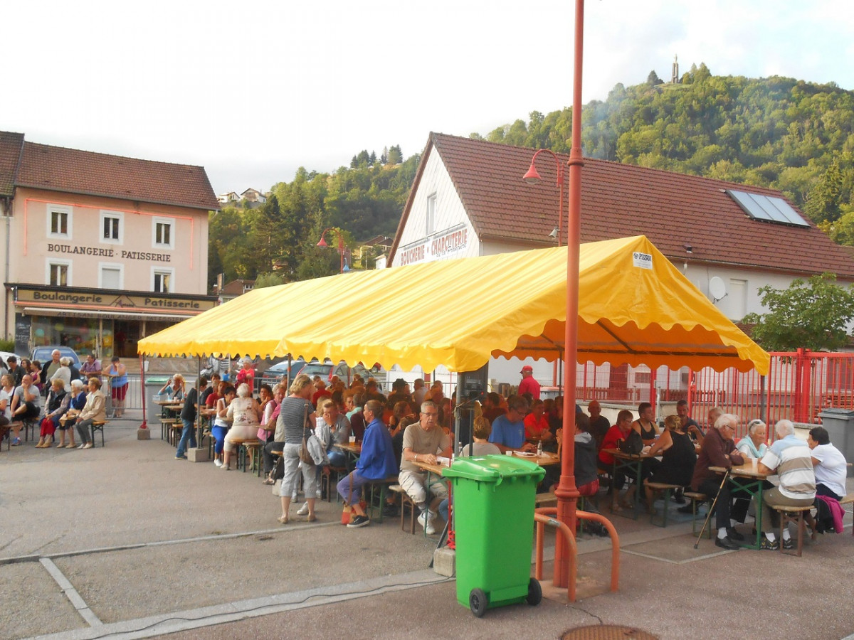 foire-aux-kneffles-et-fume-vosgien-cornimont-1